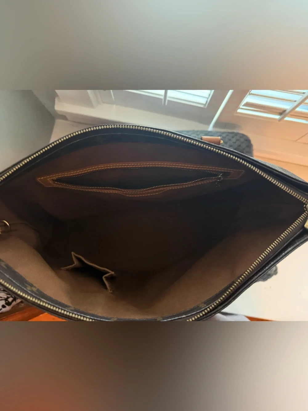 Louis Vuitton Cabas Mezzo - Picture 8 of 11